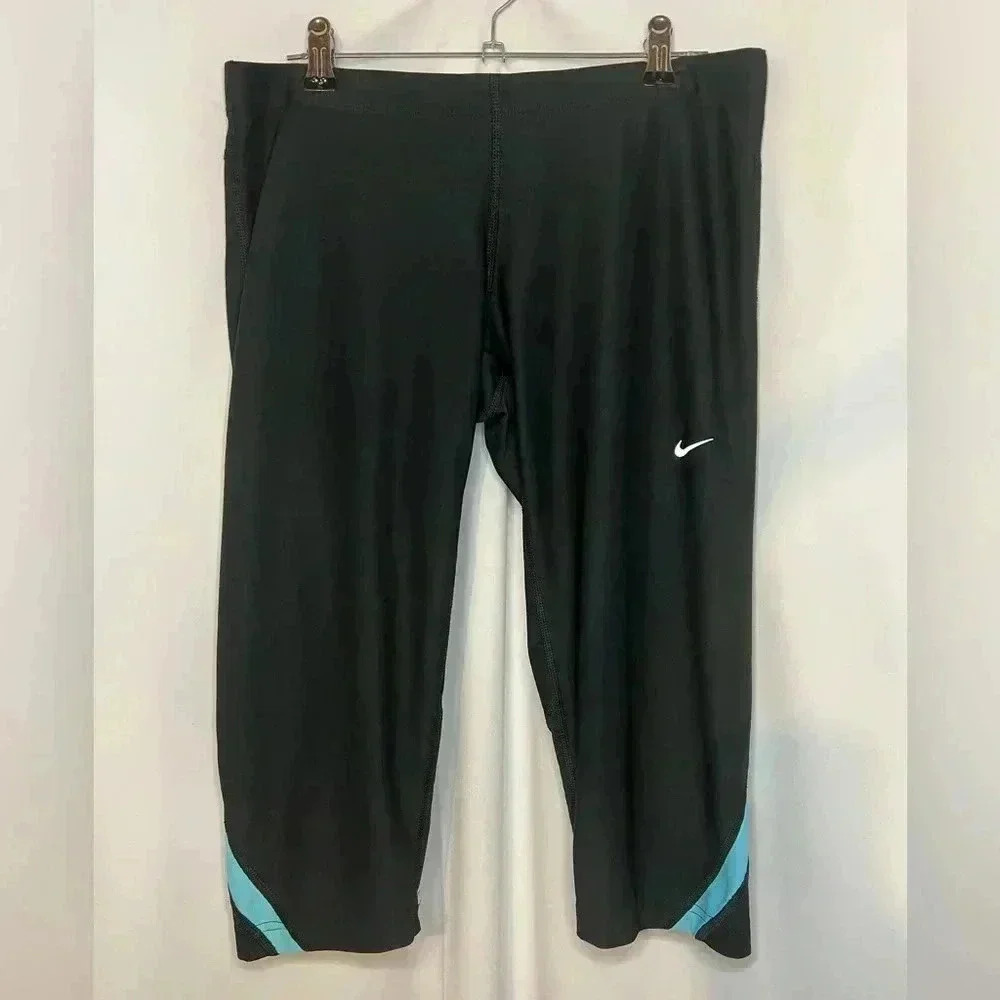 NIKE FIT DRY Size M (8-10) Womens Back Pocket Stretch Pull On Athletic Capri